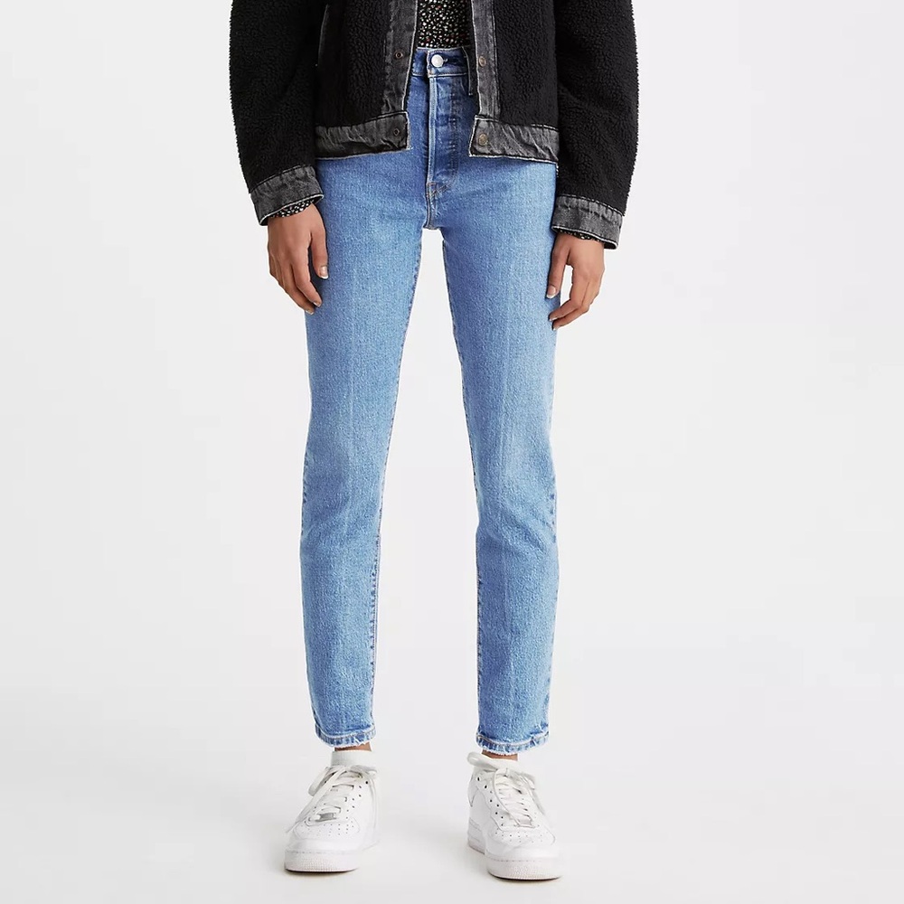 Levi’s 501 Women’s Skinny Jeans in Medium Wash Size 30 10